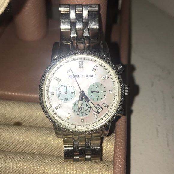 MICHAEL KORS SILVER MOTHER OF PEARL WATCH 5020 - Picture 8 of 8